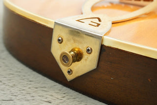 Guild Aristocrat, Blonde